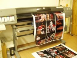 Gro�formatdruck auf Papier, Fahnenstoff oder PVC-Plane
